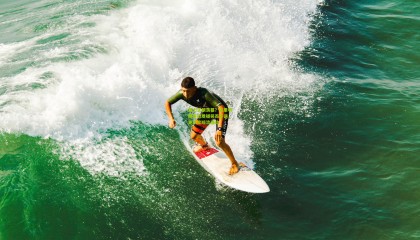 勇士王朝落幕？库里听闻争冠质疑笑而不语，更衣室暗流涌动